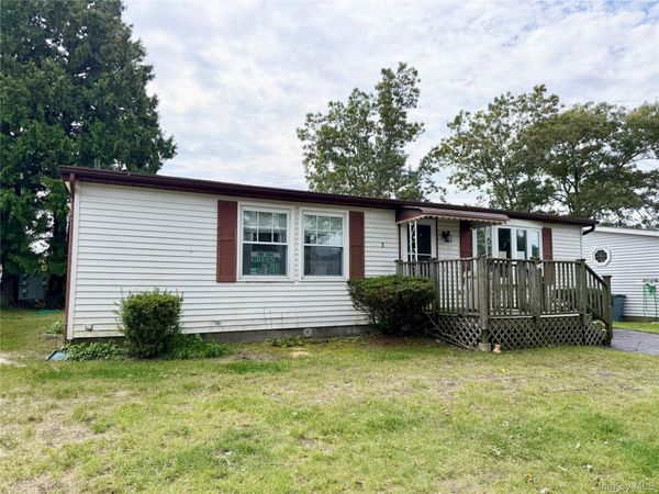 5 Holly Drive , Manorville, NY 11949