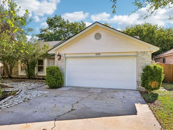 605 Hawthorne LN, Round Rock, TX 78664