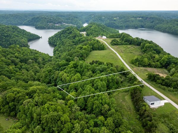 32 Lake Bluff Rd , Unit 32, Baxter, TN 38544