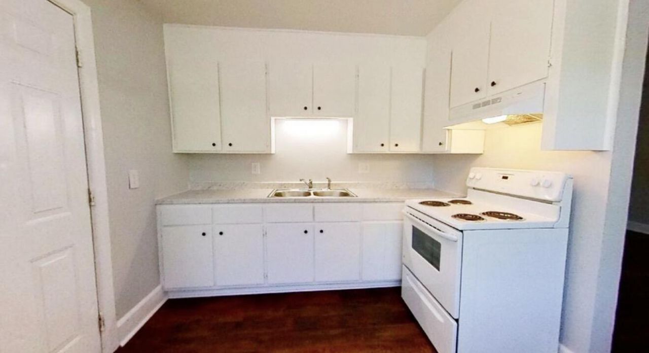1157 Berkeley Street Photo 5