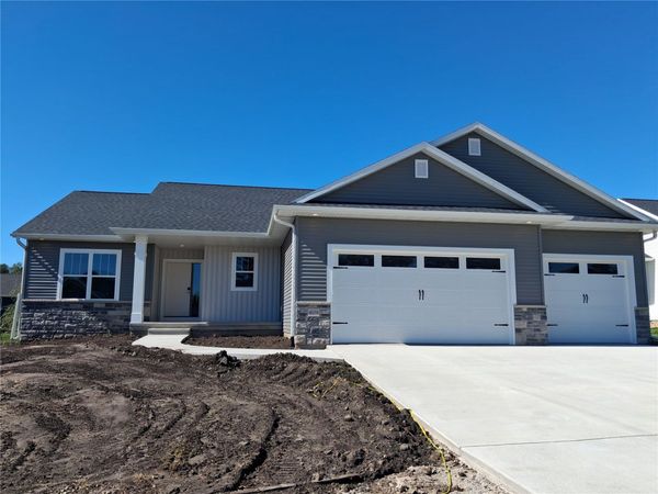 4038 Tall Pines Ct , Marion, IA 52302