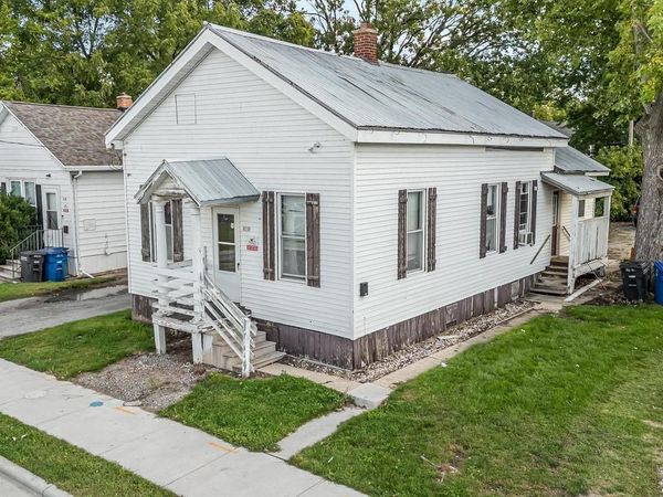 810 MCKINLEY STREET, Oshkosh, WI 54901