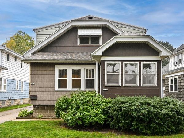 2047 S 86th STREET, West Allis, WI 53227