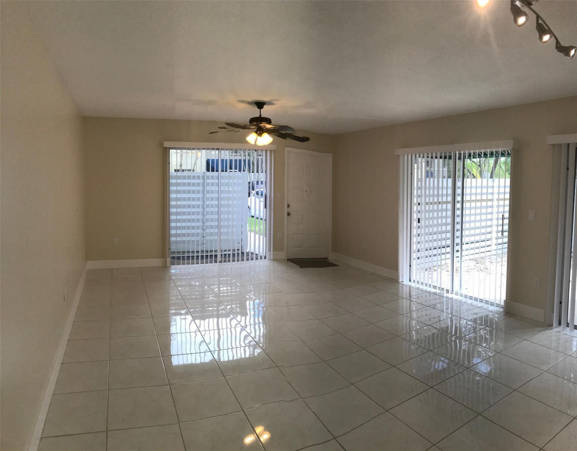 593 NW 98th Avenue, Unit 1, Plantation, FL 33324 Photo