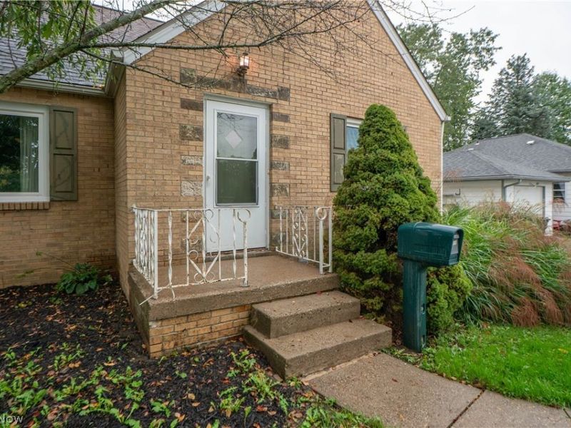 3809 Frazer Avenue NW, Canton, OH 44709 Photo 2