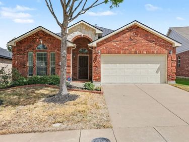 8738 Misty Bluff Court, Dallas, TX 75249