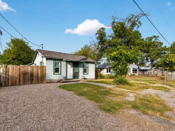 1112 LORENZO ST, Castroville, TX 78009