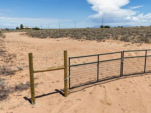 Lopez Lane , Los Lunas, NM 87031