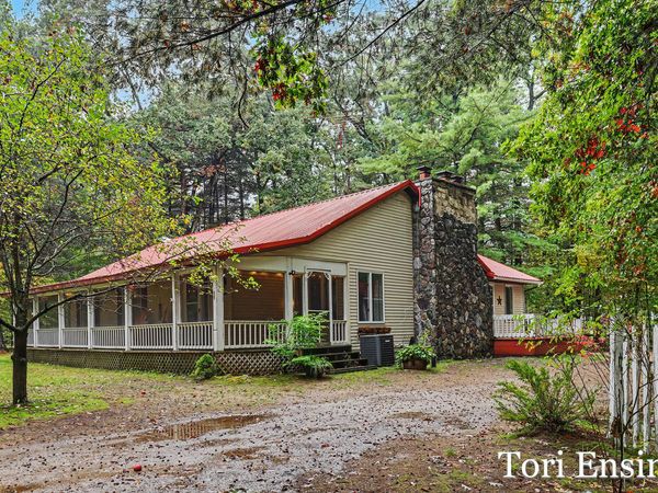 21 Riverview Drive, Greenville, MI 48838