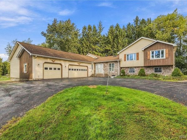 7569 Fairview Drive, Lockport, NY 14094