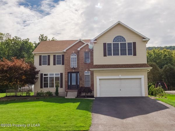 13 Chrissy Lane, Sugarloaf, PA 18249