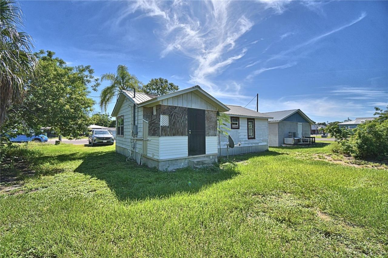 908 S Delaney Avenue , Avon Park, FL 33825 Photo