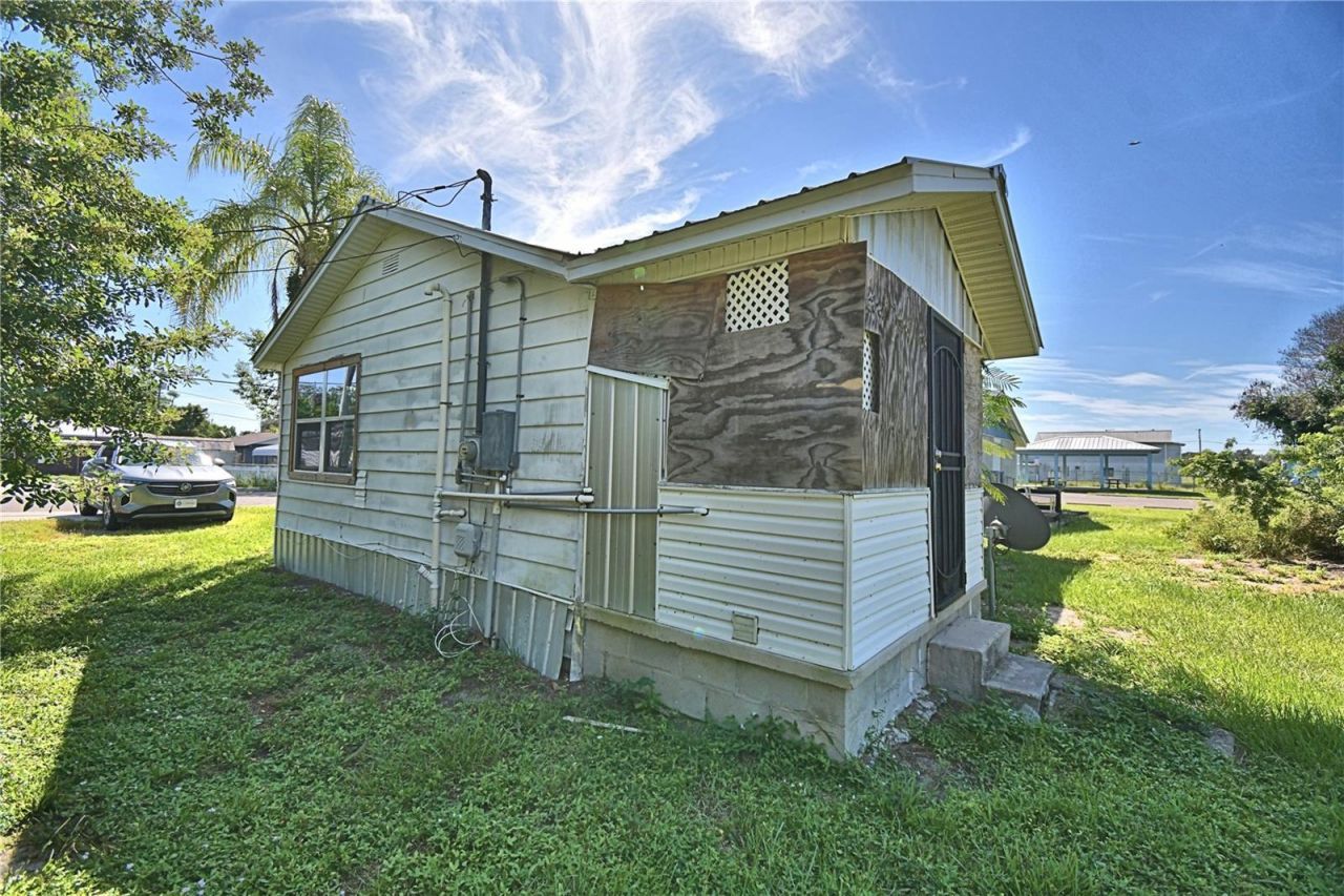 908 S Delaney Avenue , Avon Park, FL 33825 Photo