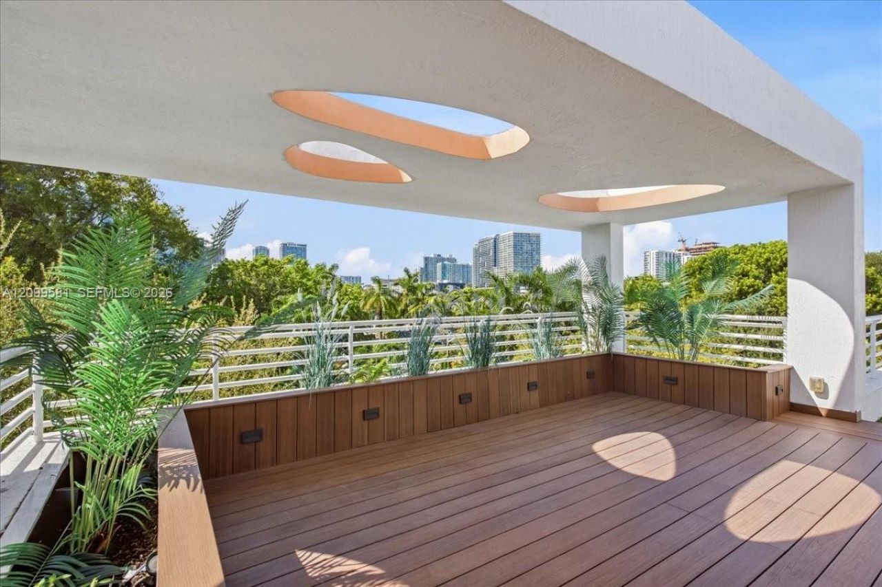 455 NE 39th St, Unit 202, Miami, FL 33137 Photo