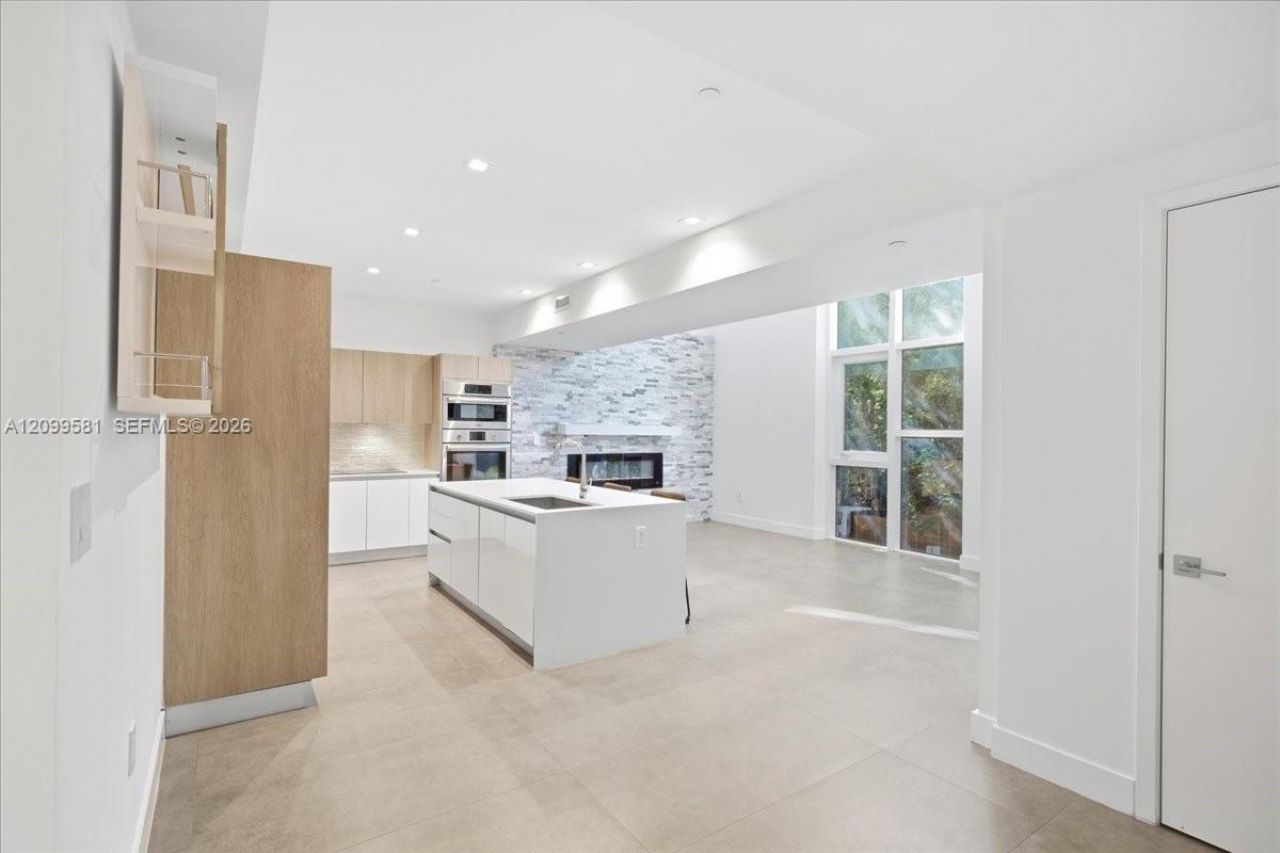455 NE 39th St, Unit 202, Miami, FL 33137 Photo
