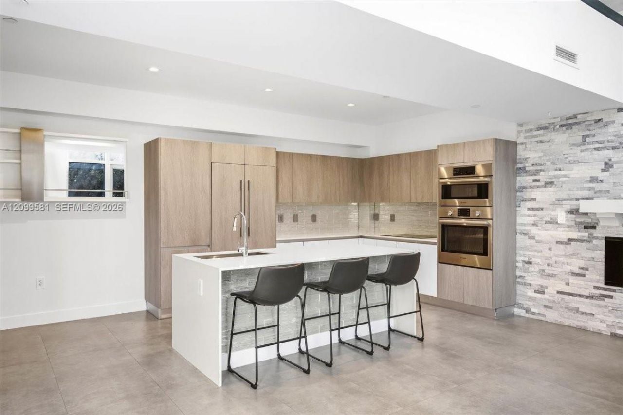 455 NE 39th St, Unit 202, Miami, FL 33137 Photo