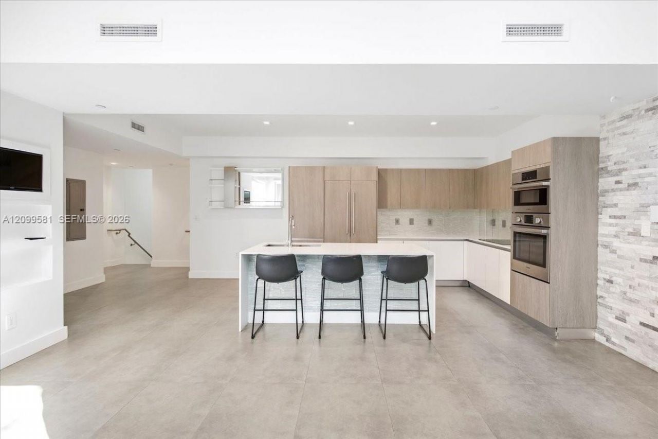 455 NE 39th St, Unit 202, Miami, FL 33137 Photo