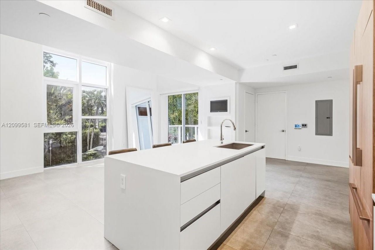 455 NE 39th St, Unit 202, Miami, FL 33137 Photo