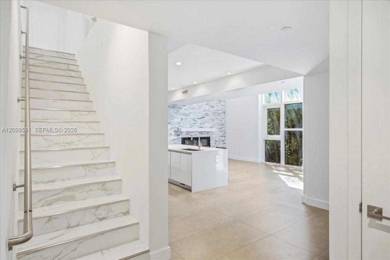 455 NE 39th St, Unit 202, Miami, FL 33137 Photo