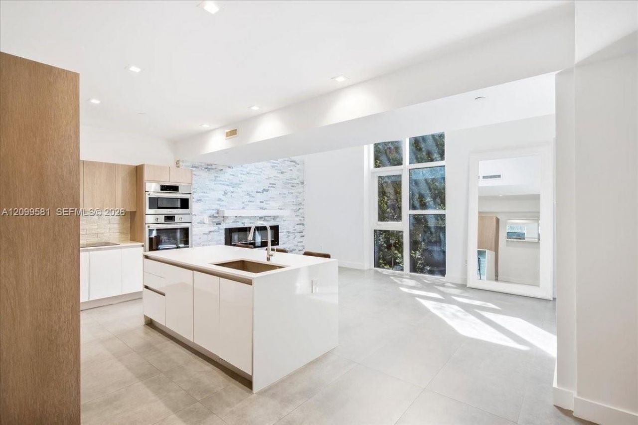455 NE 39th St, Unit 202, Miami, FL 33137 Photo