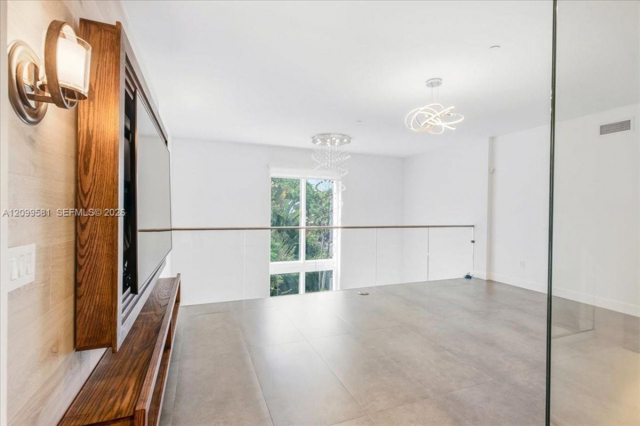 455 NE 39th St, Unit 202, Miami, FL 33137 Photo