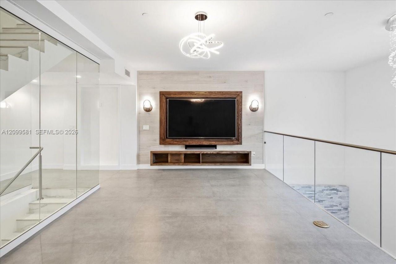 455 NE 39th St, Unit 202, Miami, FL 33137 Photo