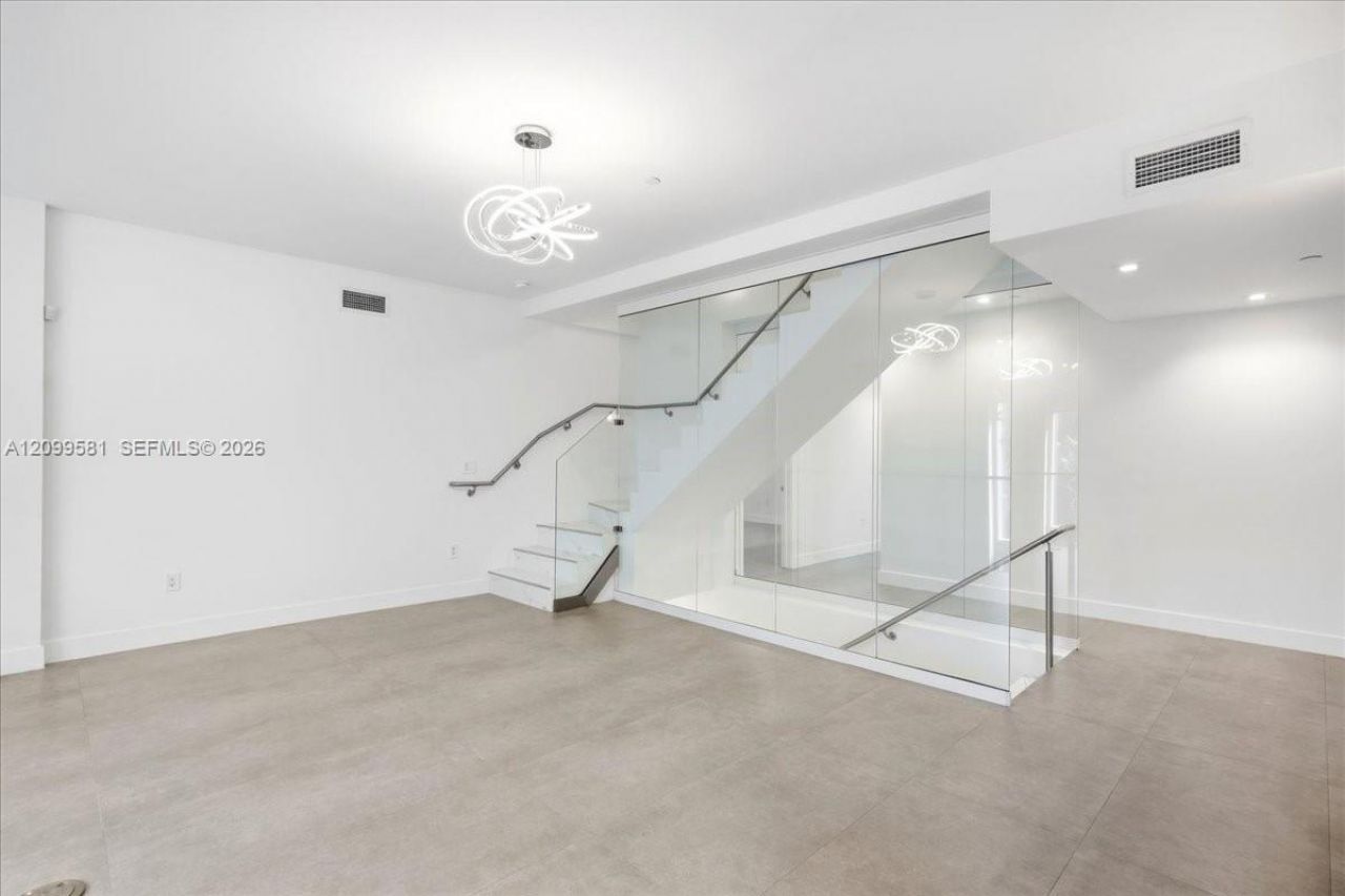 455 NE 39th St, Unit 202, Miami, FL 33137 Photo