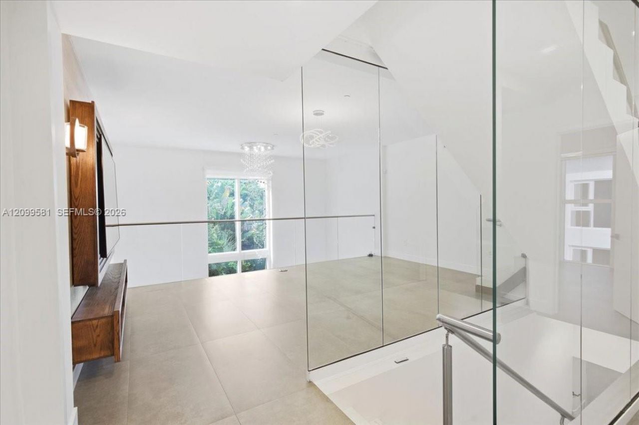 455 NE 39th St, Unit 202, Miami, FL 33137 Photo