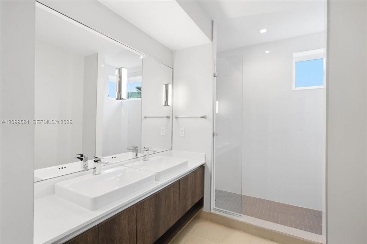455 NE 39th St, Unit 202, Miami, FL 33137 Photo