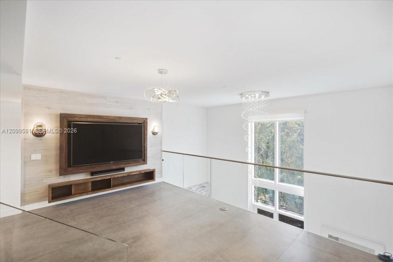 455 NE 39th St, Unit 202, Miami, FL 33137 Photo