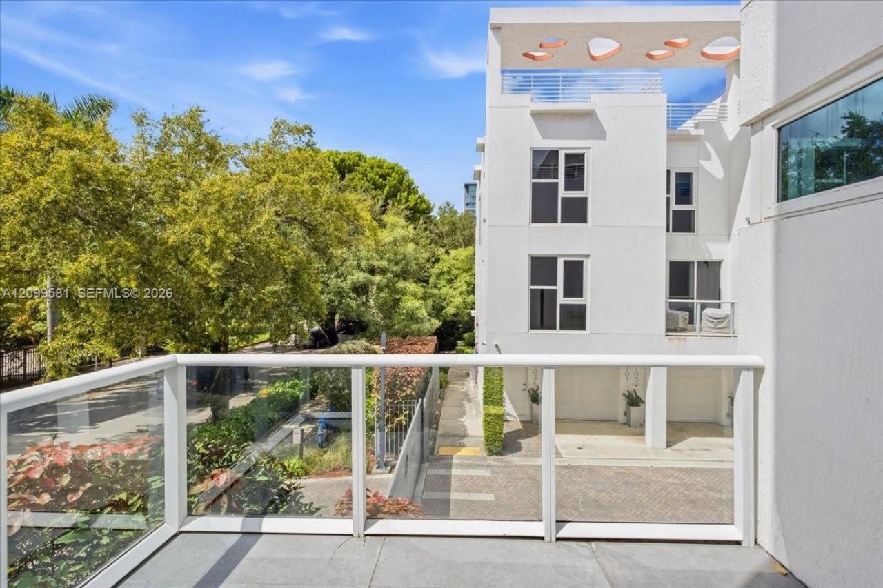 455 NE 39th St, Unit 202, Miami, FL 33137 Photo