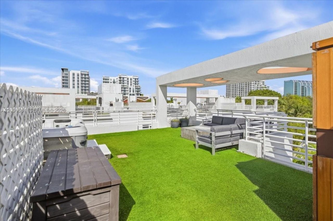 455 NE 39th St, Unit 202, Miami, FL 33137 Photo