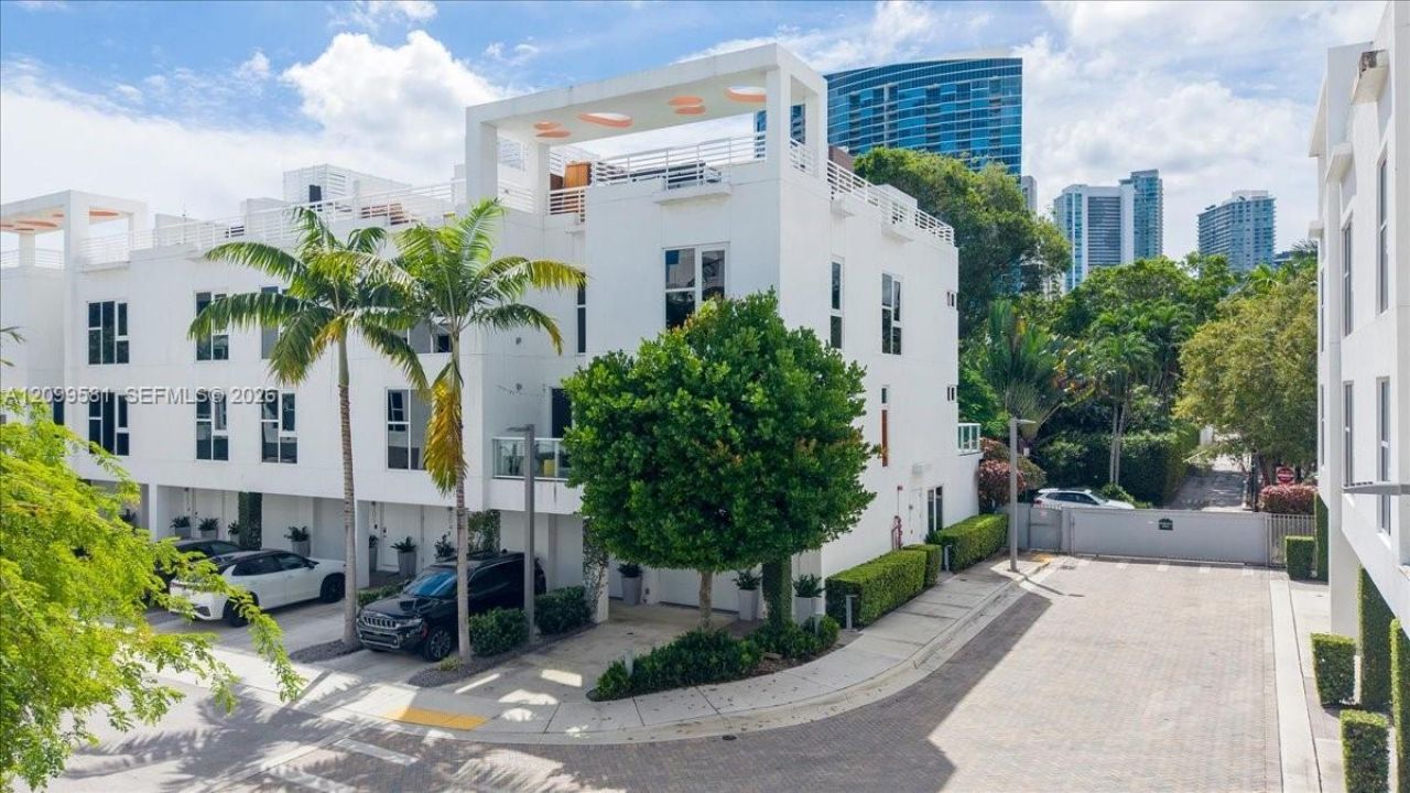 455 NE 39th St, Unit 202, Miami, FL 33137 Photo