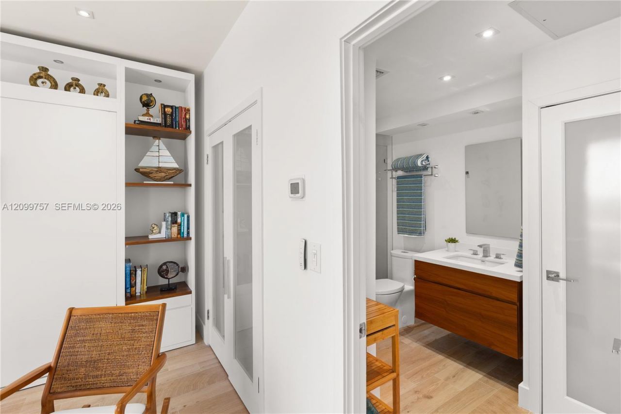 5555 Collins Ave , Unit 17J, Miami Beach, FL 33140 Photo