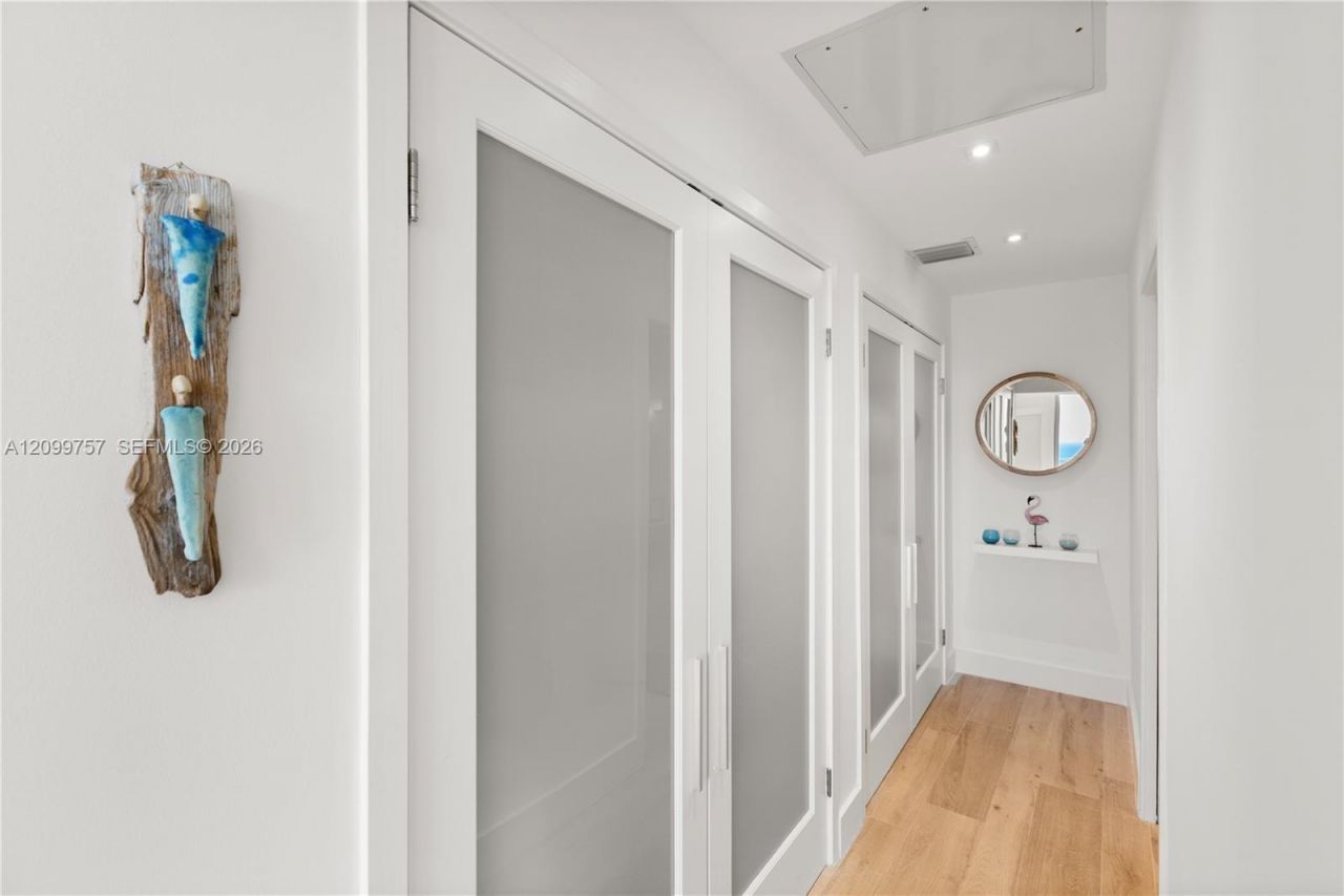 5555 Collins Ave , Unit 17J, Miami Beach, FL 33140 Photo