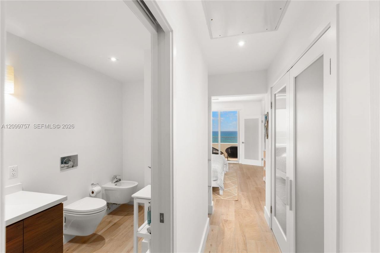 5555 Collins Ave , Unit 17J, Miami Beach, FL 33140 Photo