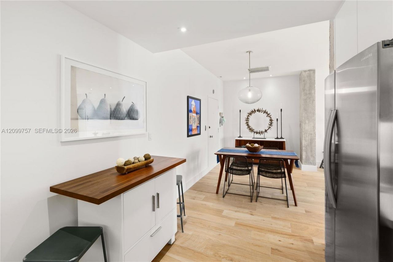 5555 Collins Ave , Unit 17J, Miami Beach, FL 33140 Photo
