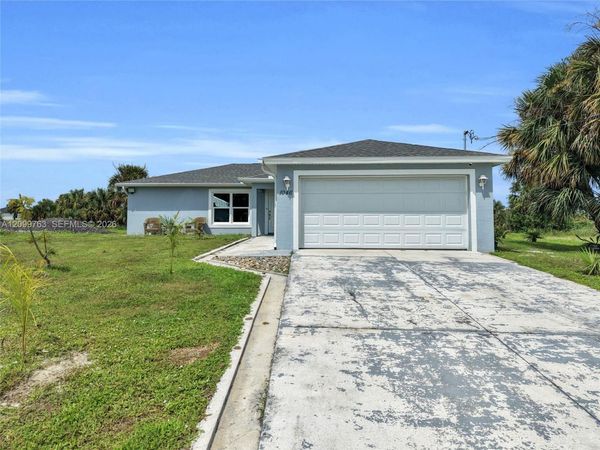 1046 SATURN CT , Pineland, FL 33945