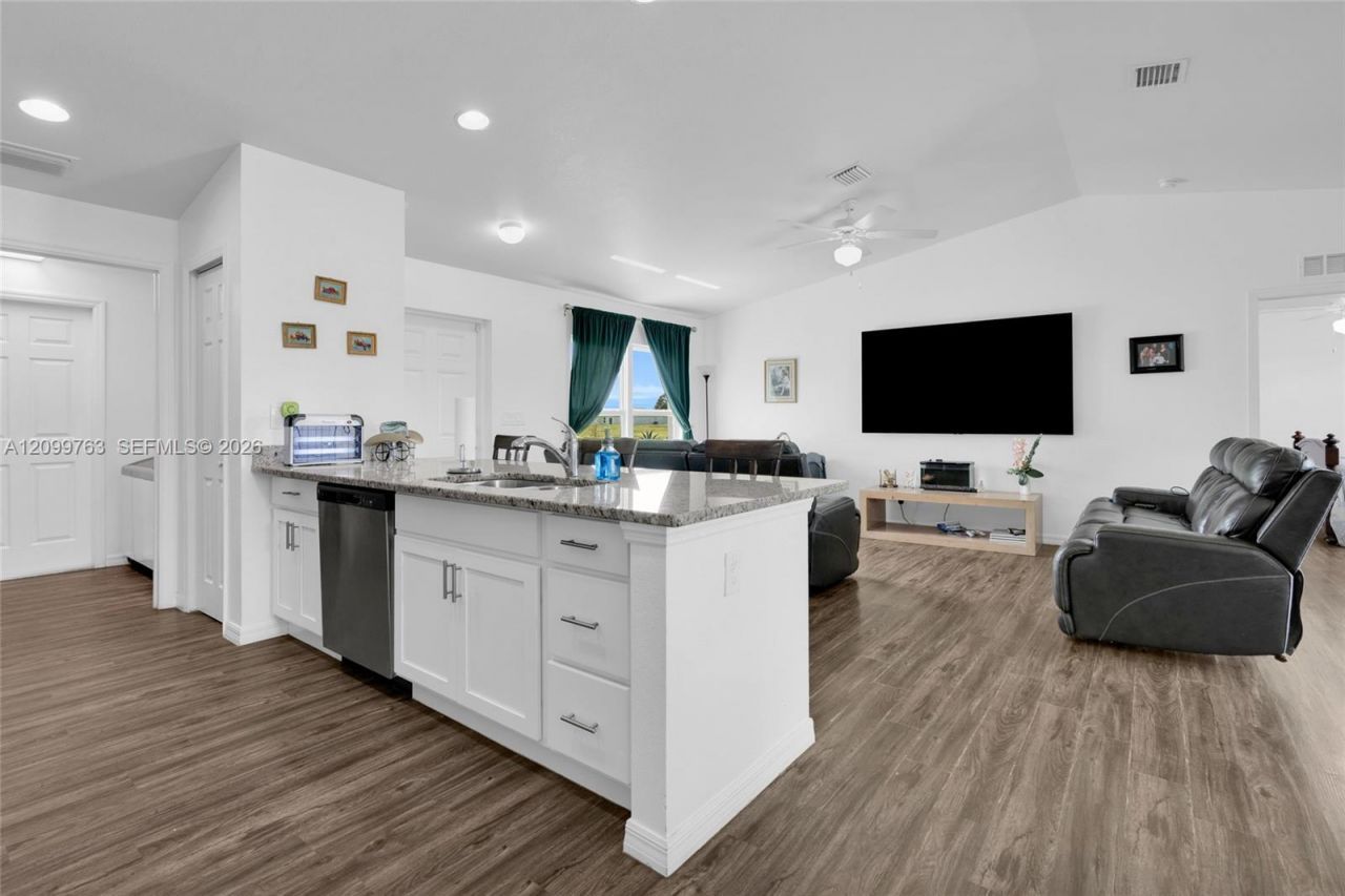 1046 Saturn Ct , Pineland, FL 33945 Photo