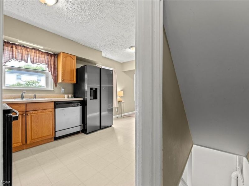 193 S Hawkins Avenue, Akron, OH 44313 Photo 6