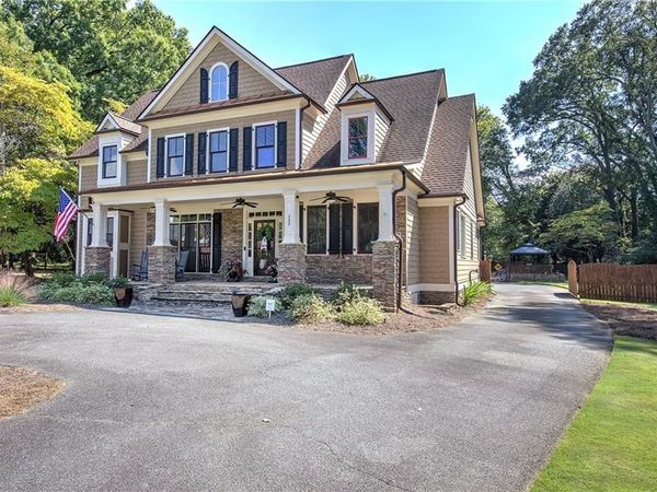 622 West Avenue , Cartersville, GA 30120