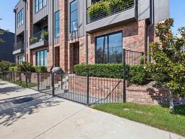 737 N Zang Boulevard, Unit 103, Dallas, TX 75208
