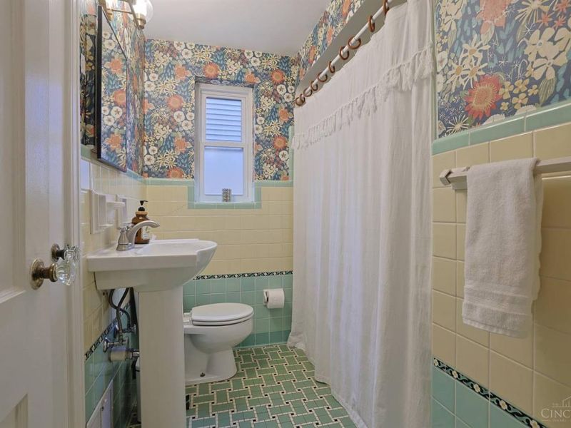 3803 Gatewood Lane, Silverton, OH 45236 Photo 18
