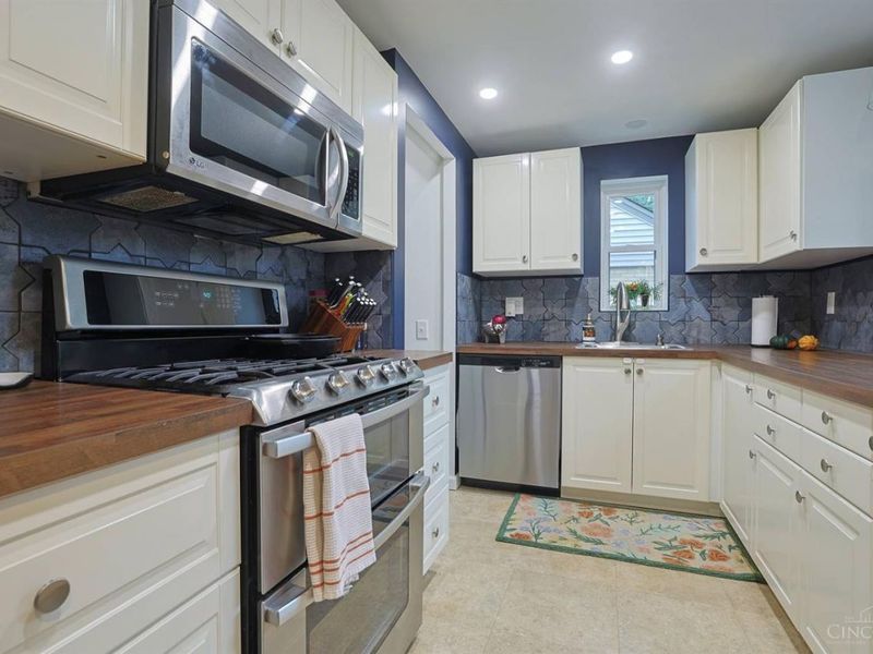 3803 Gatewood Lane, Silverton, OH 45236 Photo 6