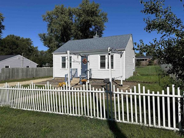 136 Huron Rd, MACHESNEY PARK, IL 61115