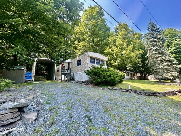 160 Oak Drive , Greentown, PA 18426