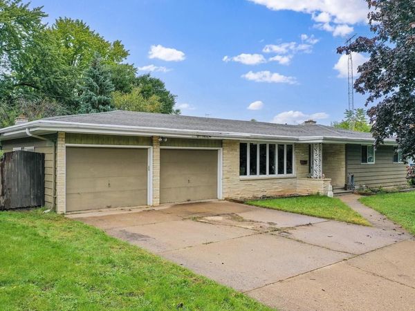 1530 W 7TH AVENUE, Oshkosh, WI 54902