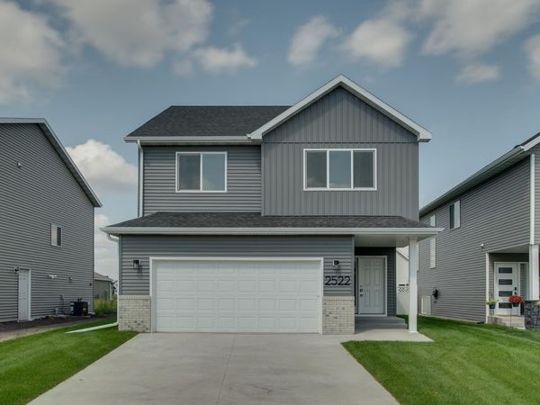 2522 38th Avenue S, Moorhead, MN 56560