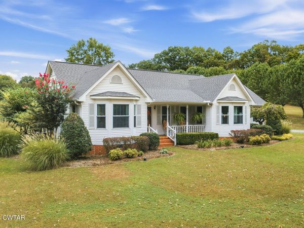 688 Twin Oaks Road , Lexington, TN 38351