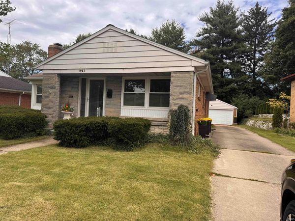 1927 Rockne Drive, South Bend, IN 46617